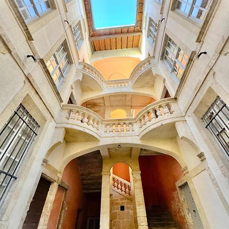 Au Coeur Du Centre Historique - Immeuble Classe - Terrasse - Climatise Nîmes Zewnętrze zdjęcie