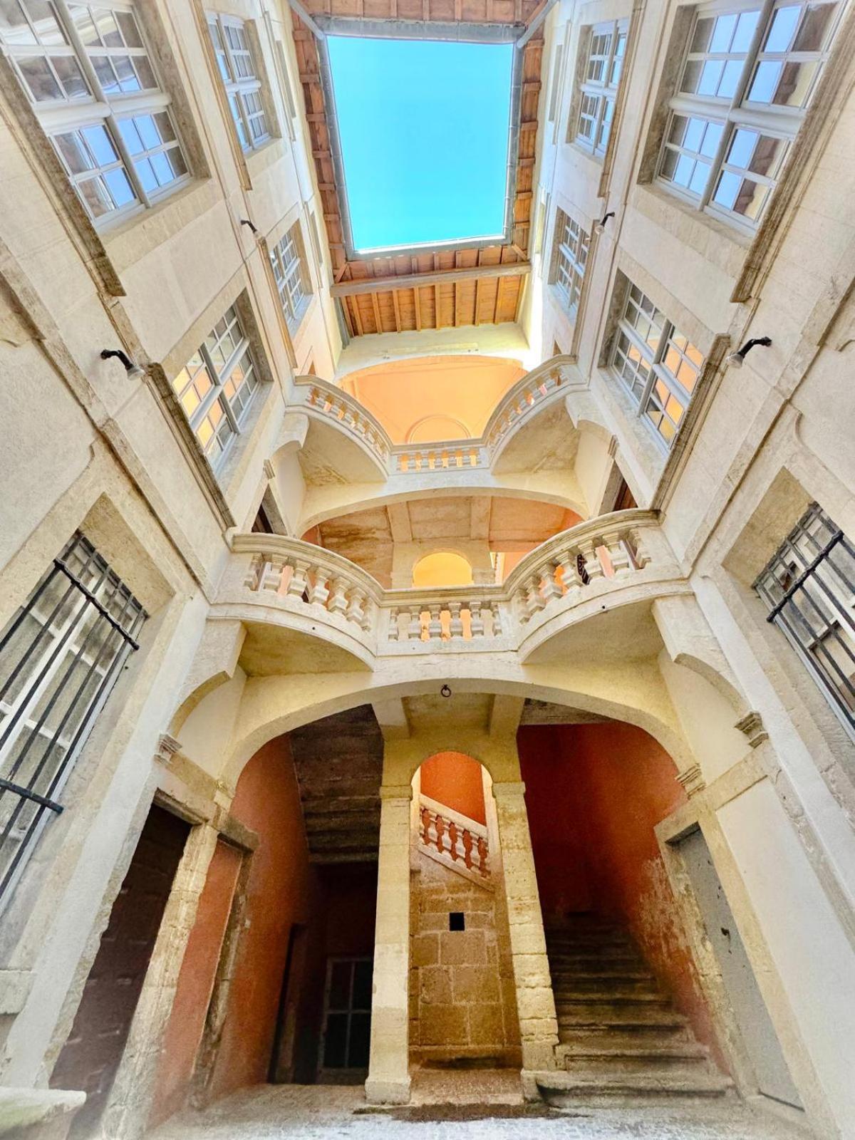 Au Coeur Du Centre Historique - Immeuble Classe - Terrasse - Climatise Nîmes Zewnętrze zdjęcie