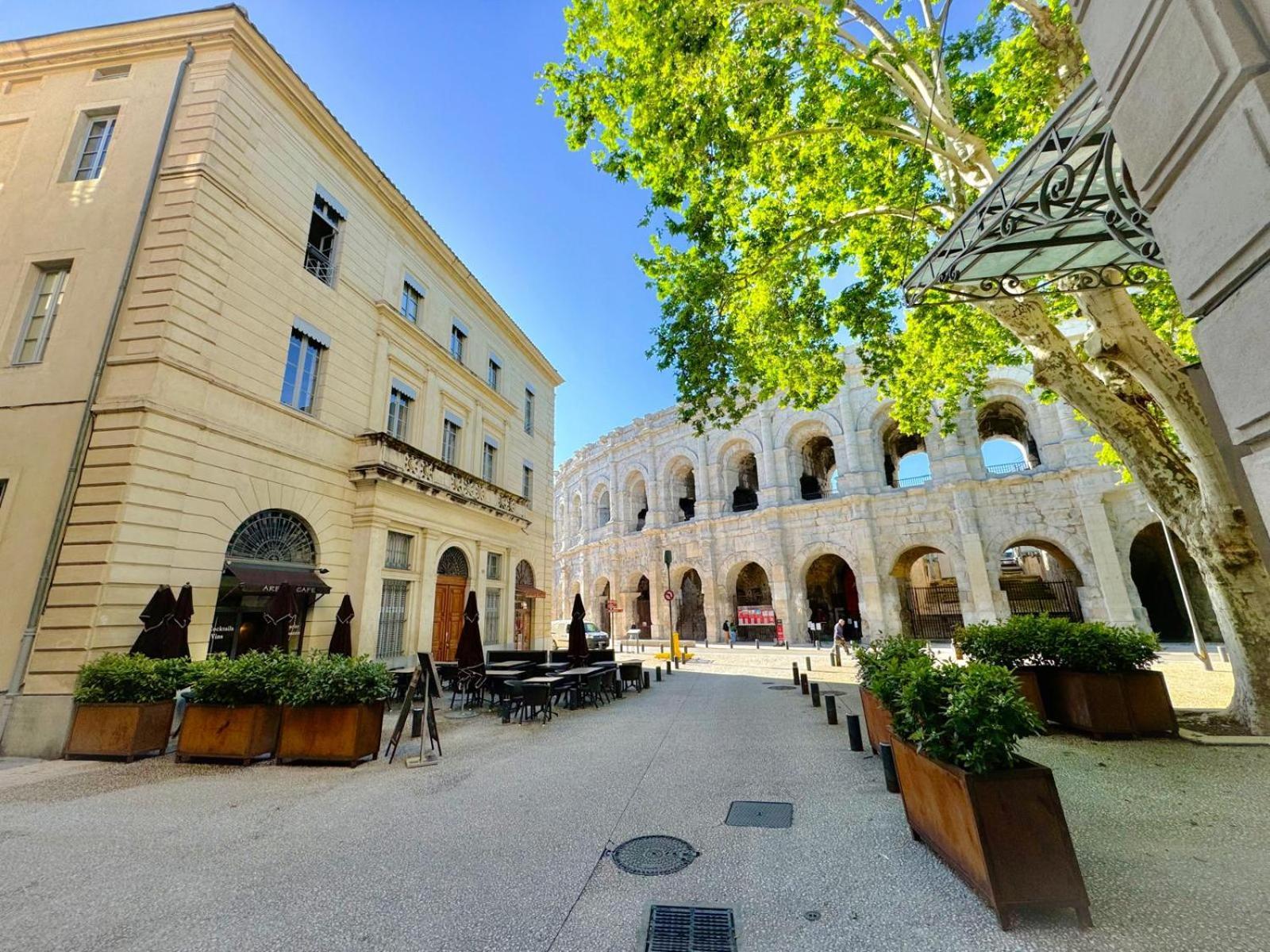 Au Coeur Du Centre Historique - Immeuble Classe - Terrasse - Climatise Nîmes Zewnętrze zdjęcie